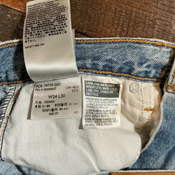 Levi’s with Premium Big E Straight Jeans Women’s Size 24x30 - Picture 8 of 14